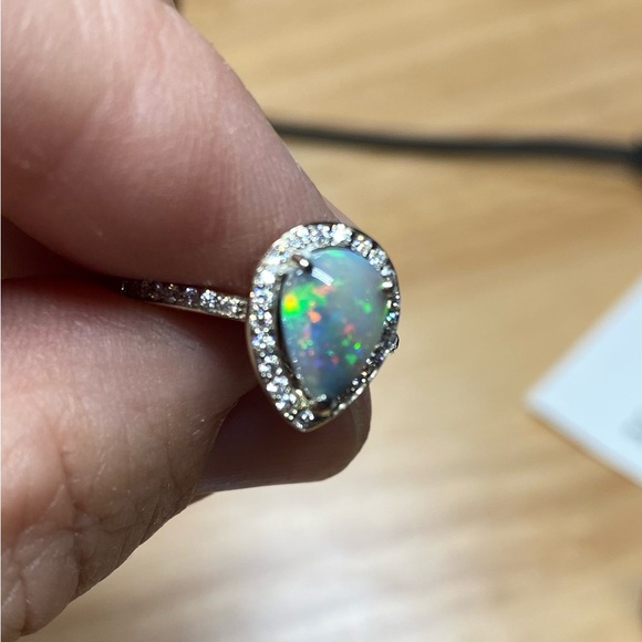 Australian Lightning Ridge Opal and Diamond Ring - Picture 4 of 17